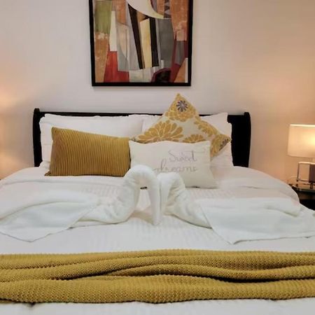 Modern Oasis In Richmond Hill, The Place For You! Lejlighed Eksteriør billede