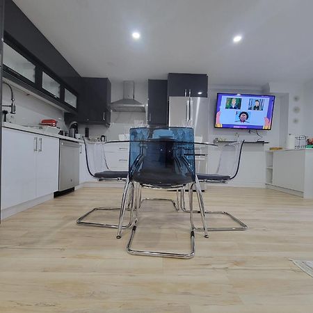 Modern Oasis In Richmond Hill, The Place For You! Lejlighed Eksteriør billede
