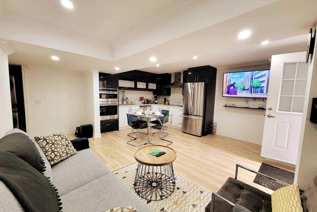 Modern Oasis In Richmond Hill, The Place For You! Lejlighed Eksteriør billede