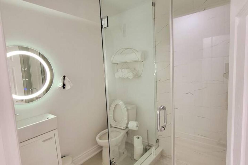 Modern Oasis In Richmond Hill, The Place For You! Lejlighed Eksteriør billede